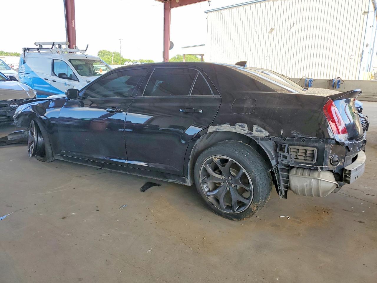 2022 Chrysler 300 S - Фото 2