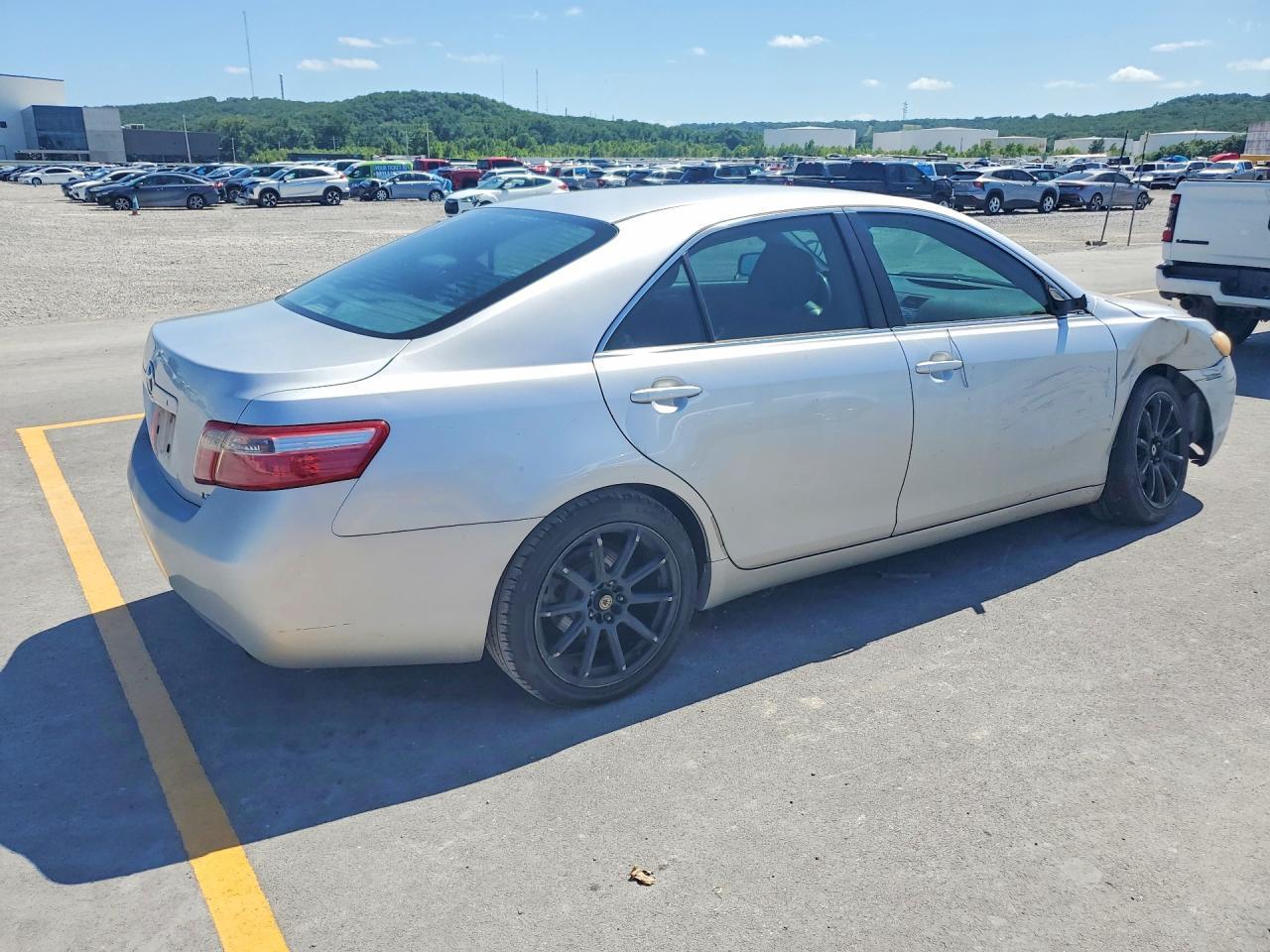 2009 Toyota Camry Le - Image 3