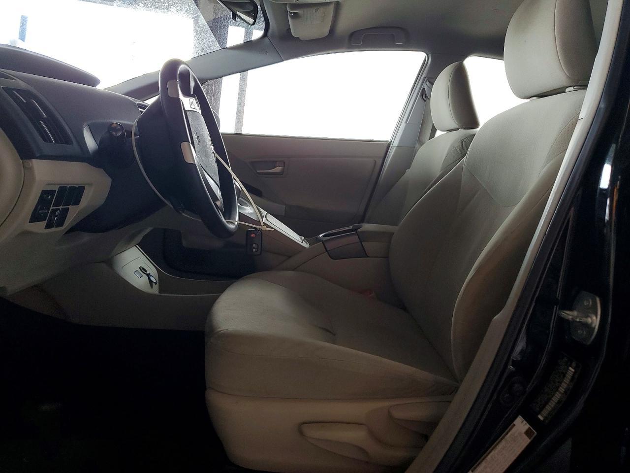 2012 Toyota Prius Three - Image 7