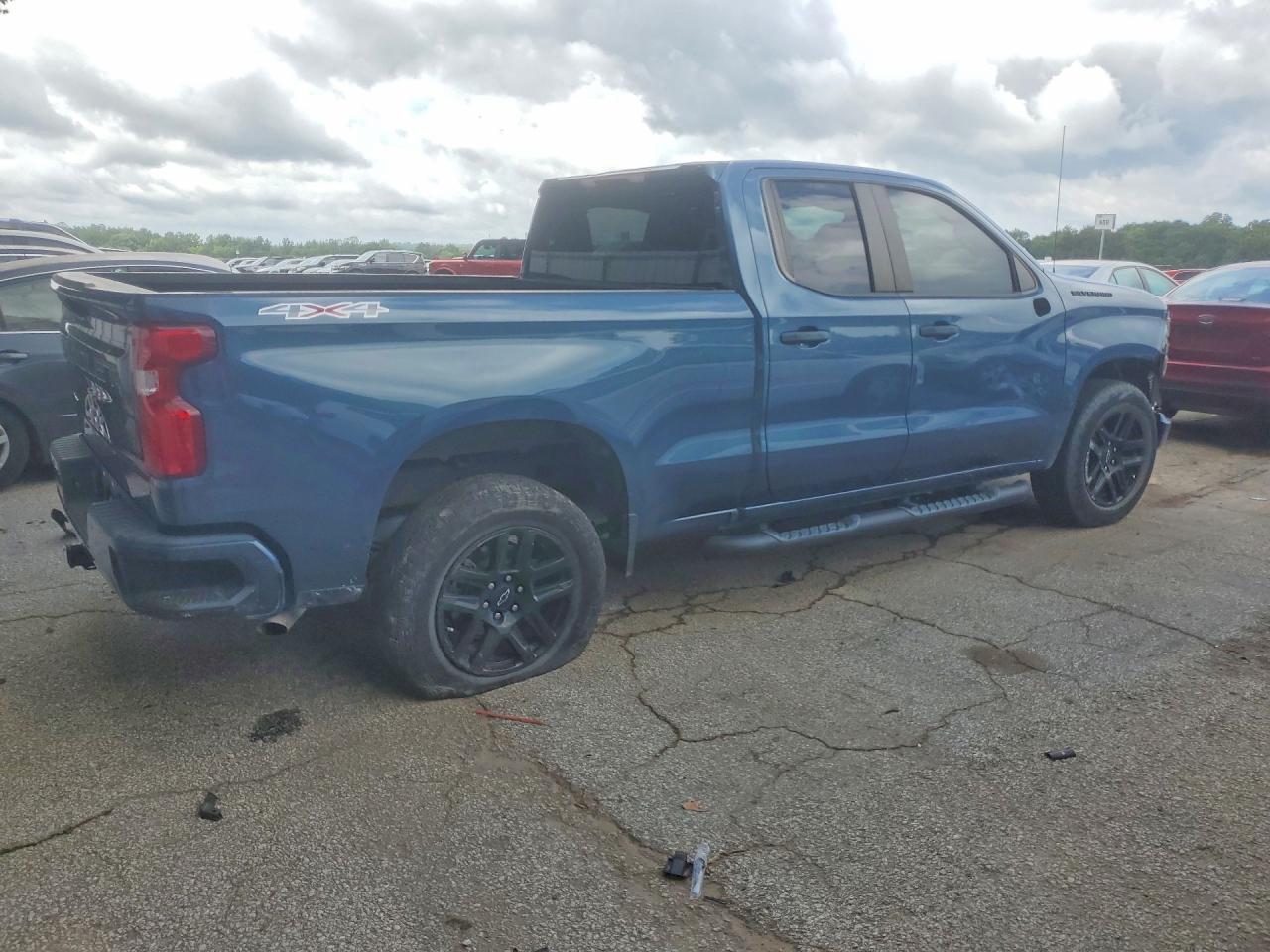 2024 Chevrolet Silverado K1500 Custom - Фото 3