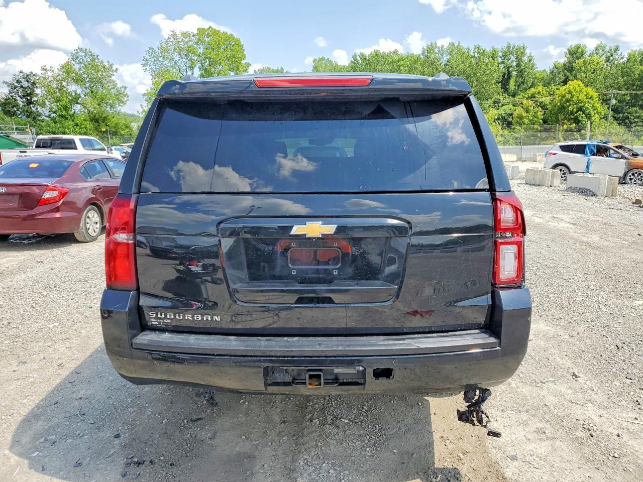 2019 Chevrolet Suburban C1500 Lt - Image 6