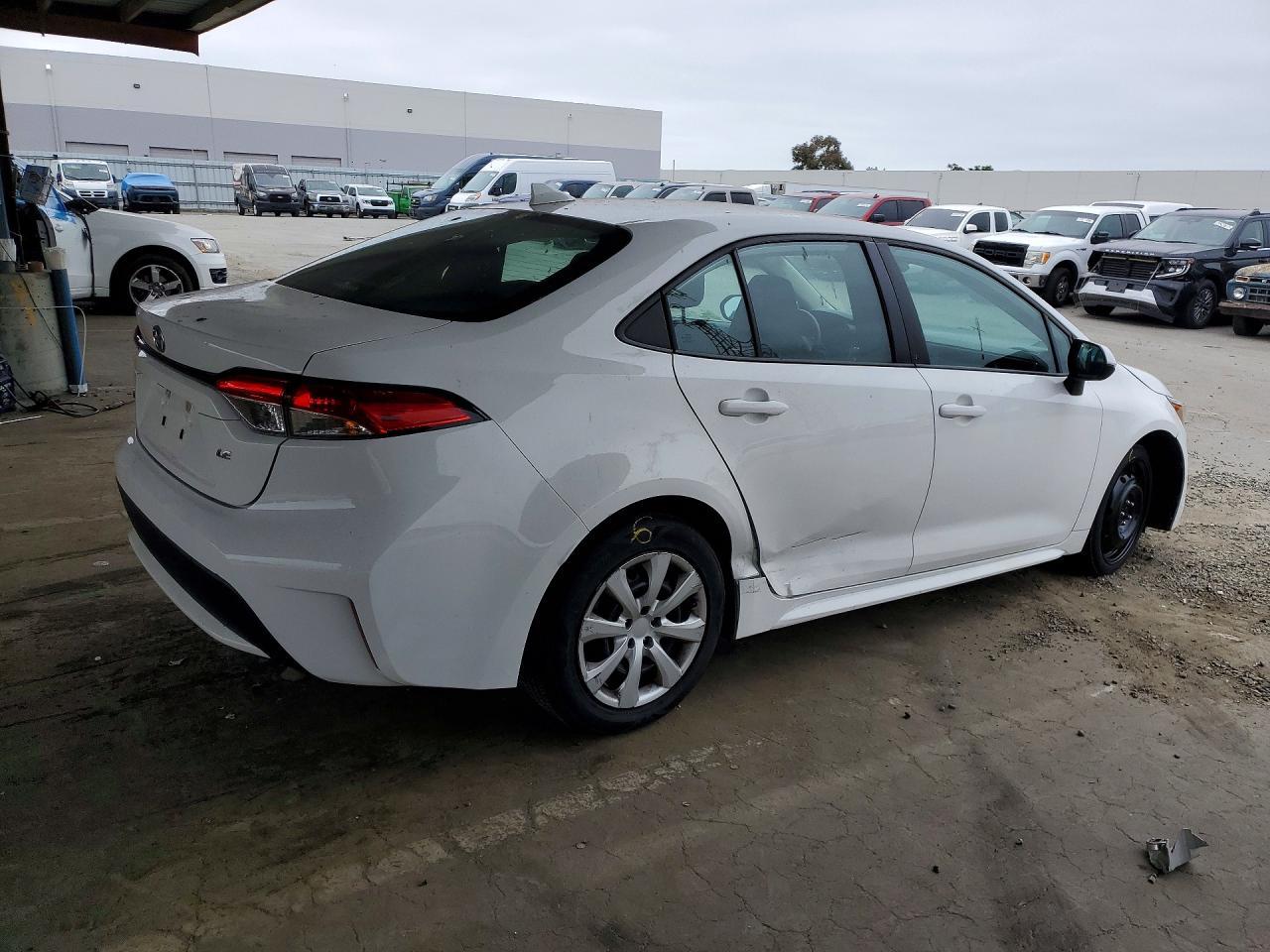 2021 Toyota Corolla Le - Image 3