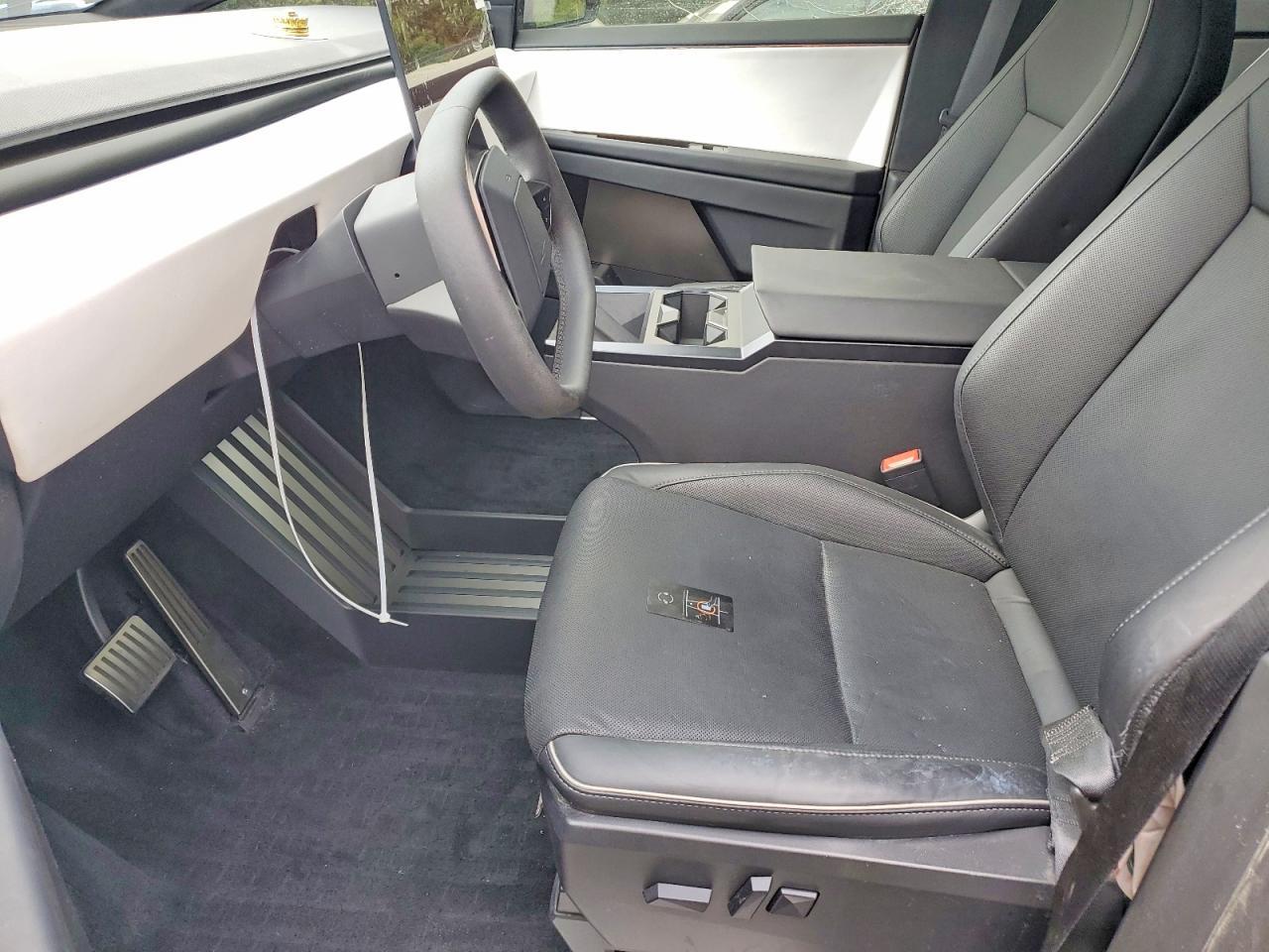 2024 Tesla Cybertruck - Image 7