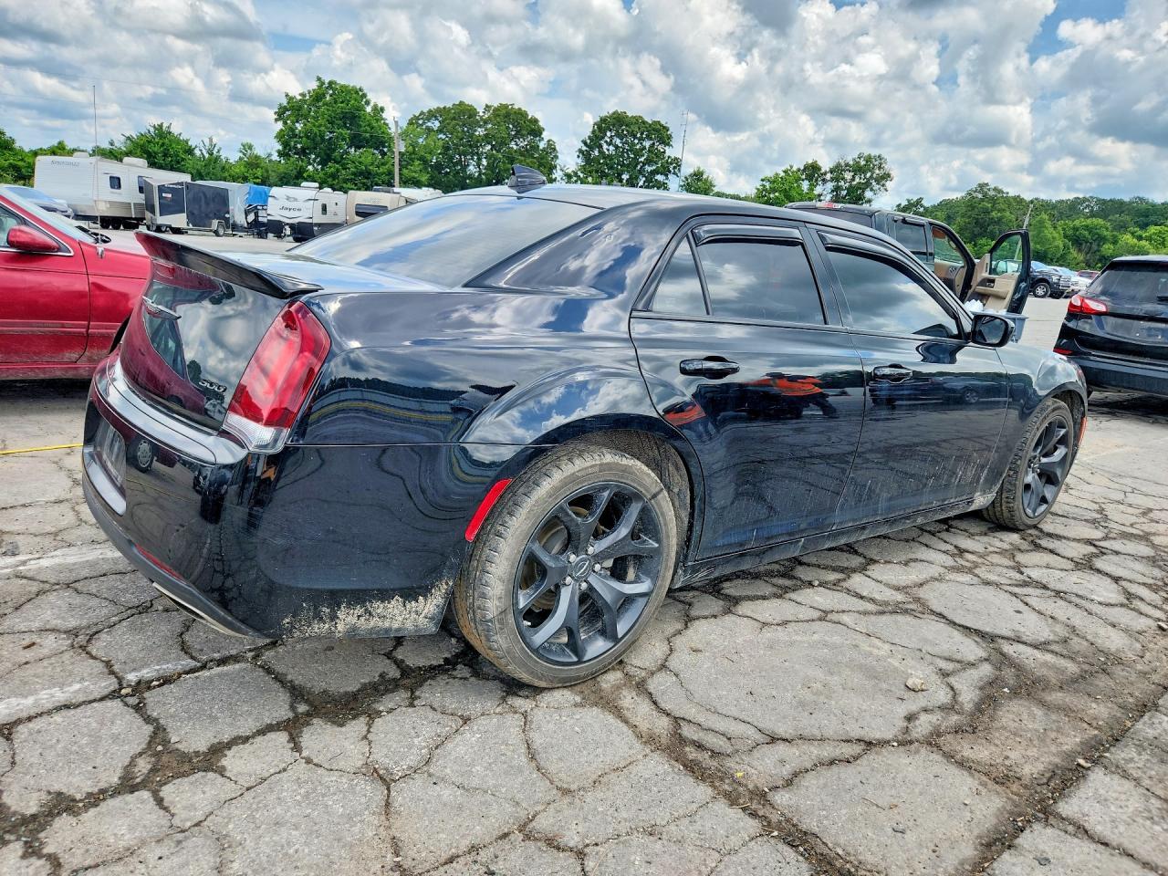 2022 Chrysler 300 Touring - Фото 3