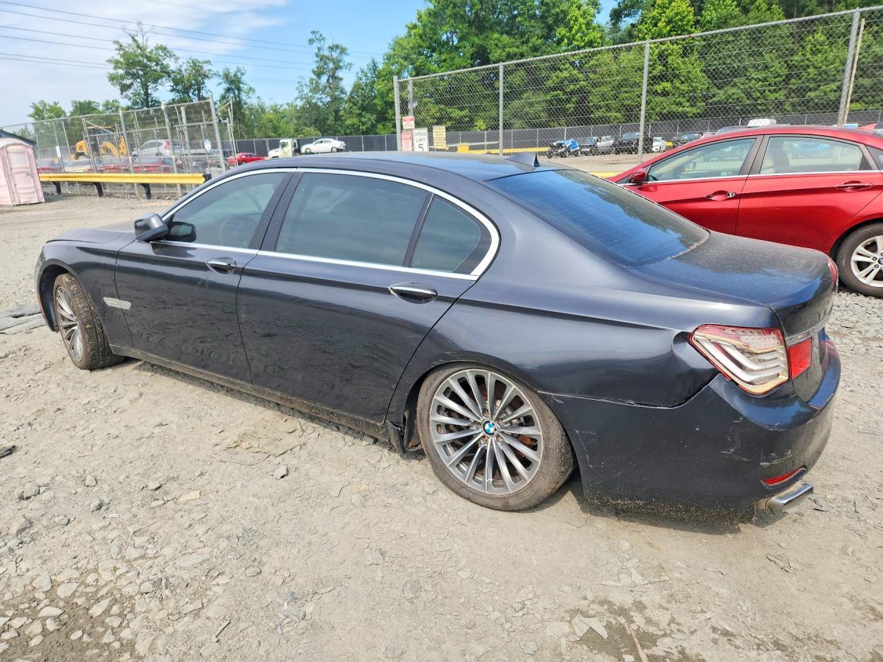 2010 BMW 7 Series - Фото 2