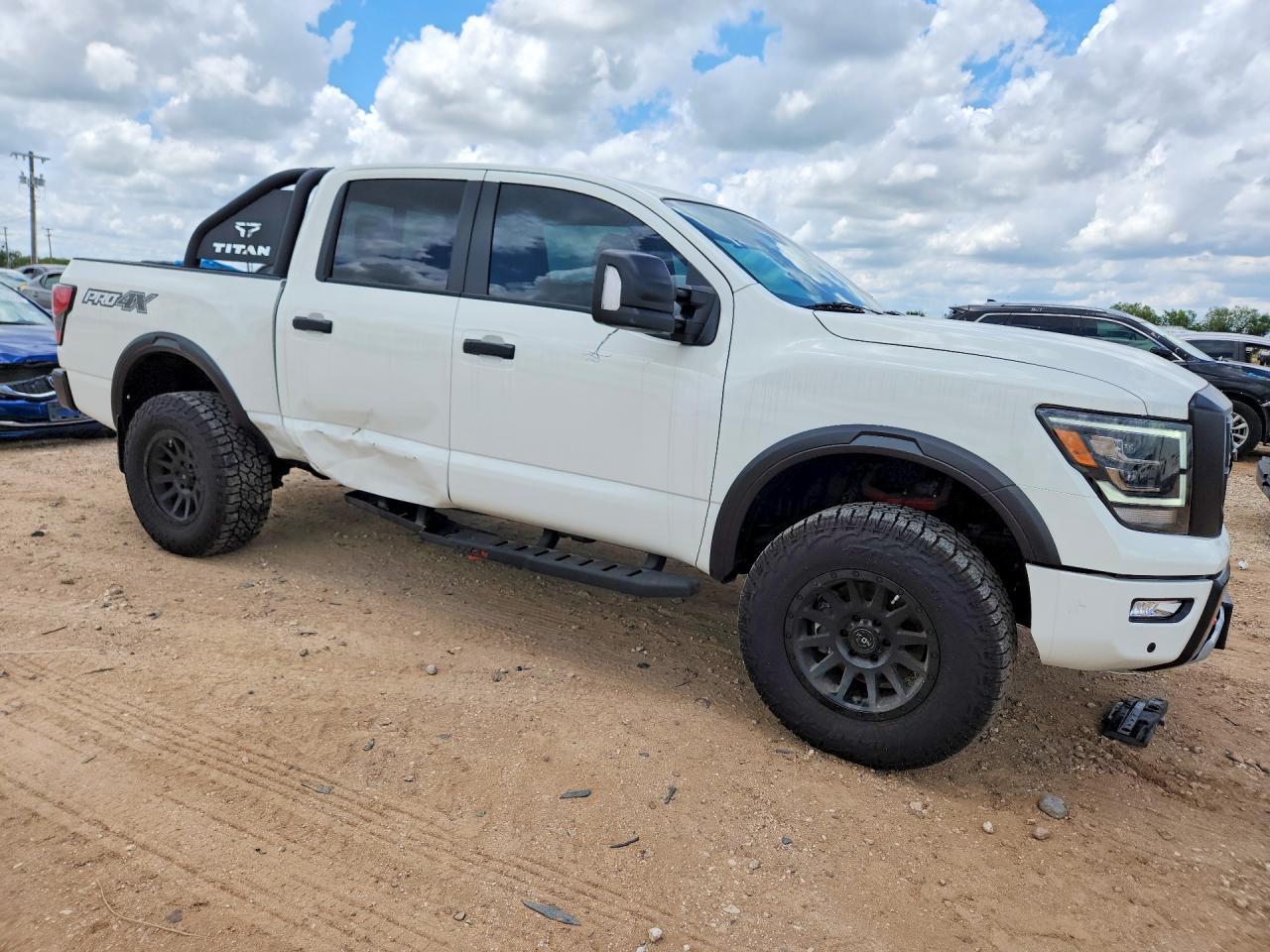 2024 Nissan Titan Pro-4X - Фото 4