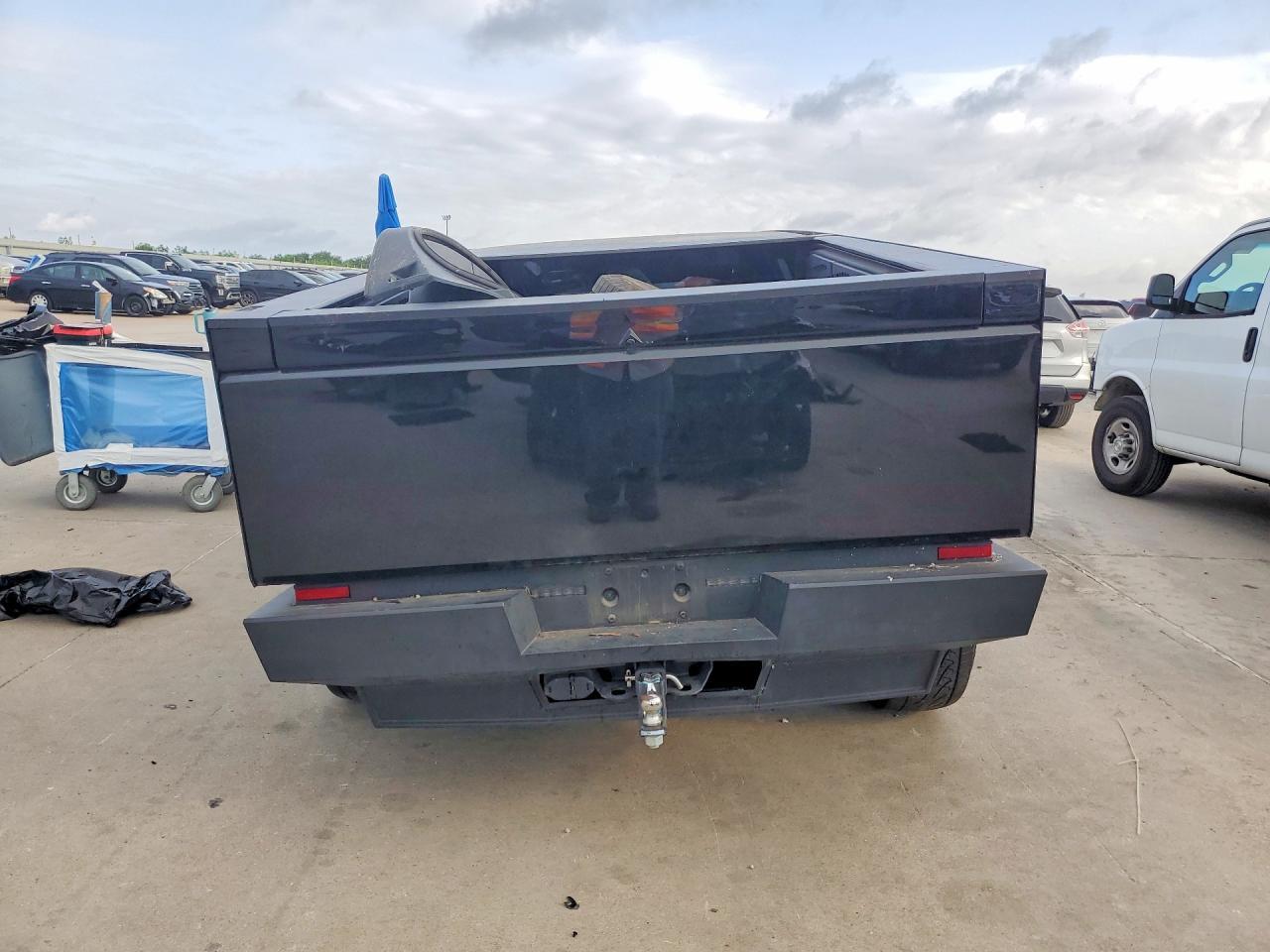 2024 Tesla Cybertruck - Фото 6