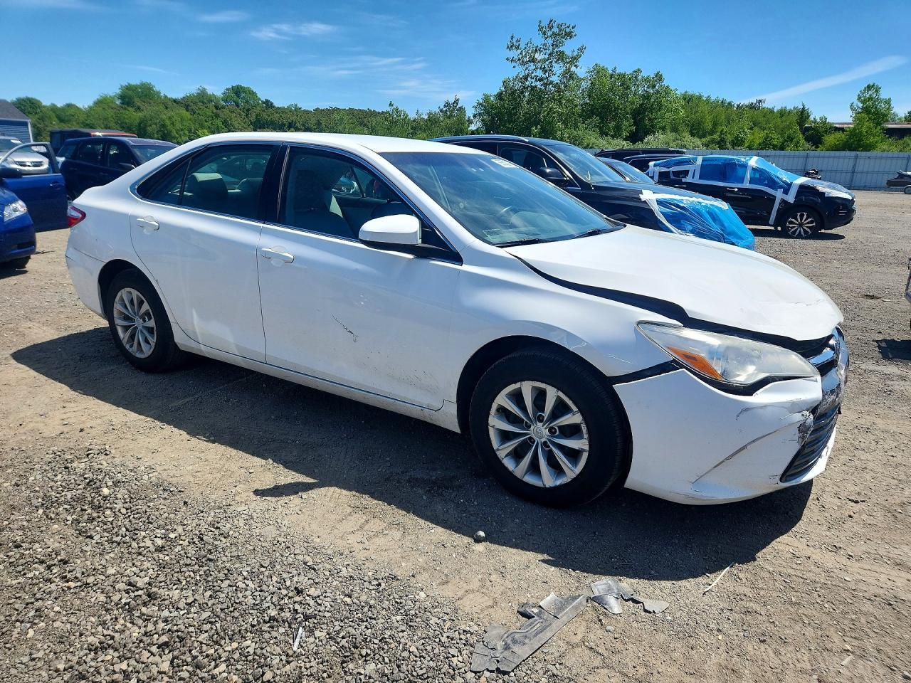 2017 Toyota Camry Le - Image 4