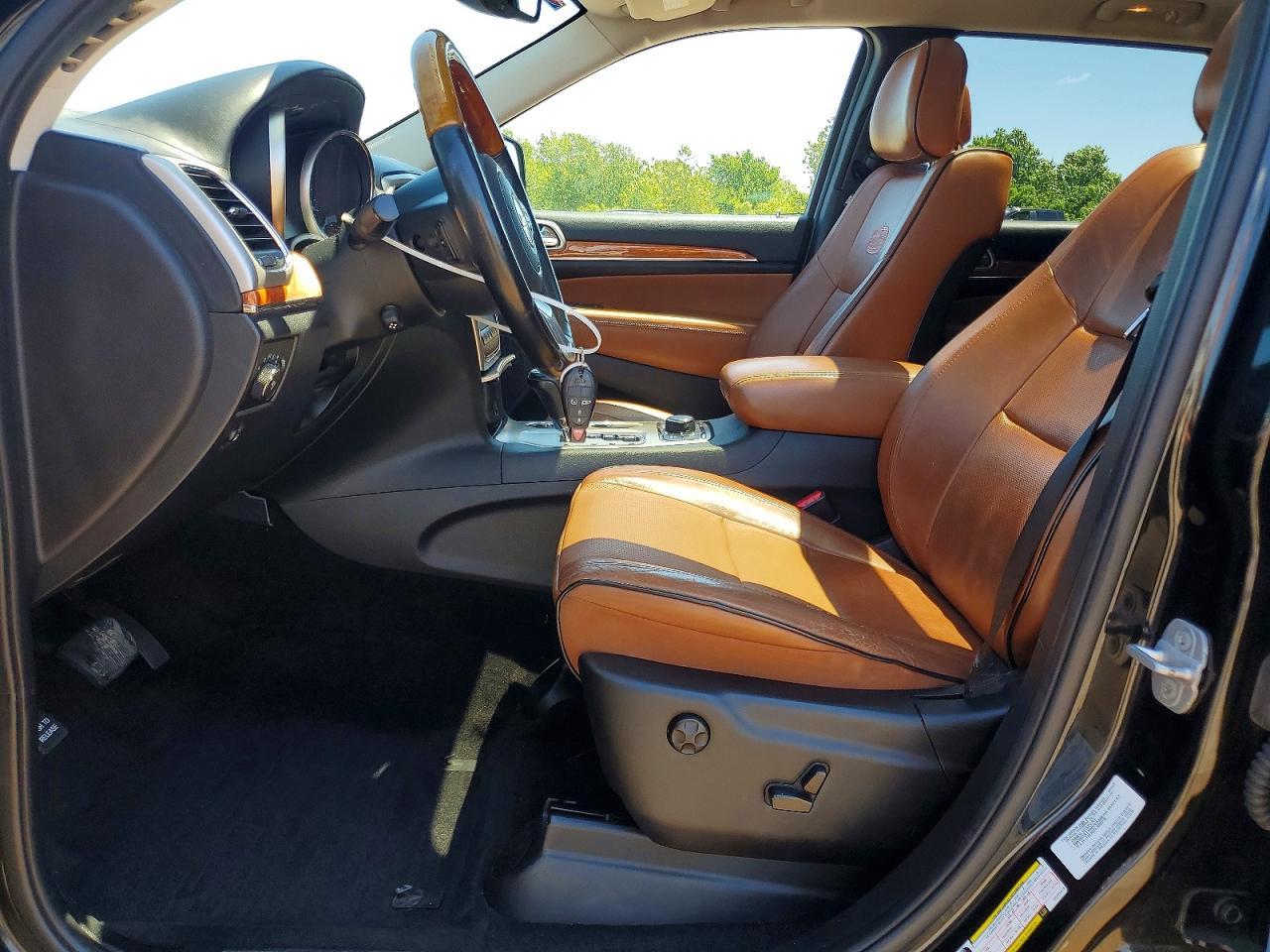 2012 Jeep Grand Cherokee Overland - Image 7