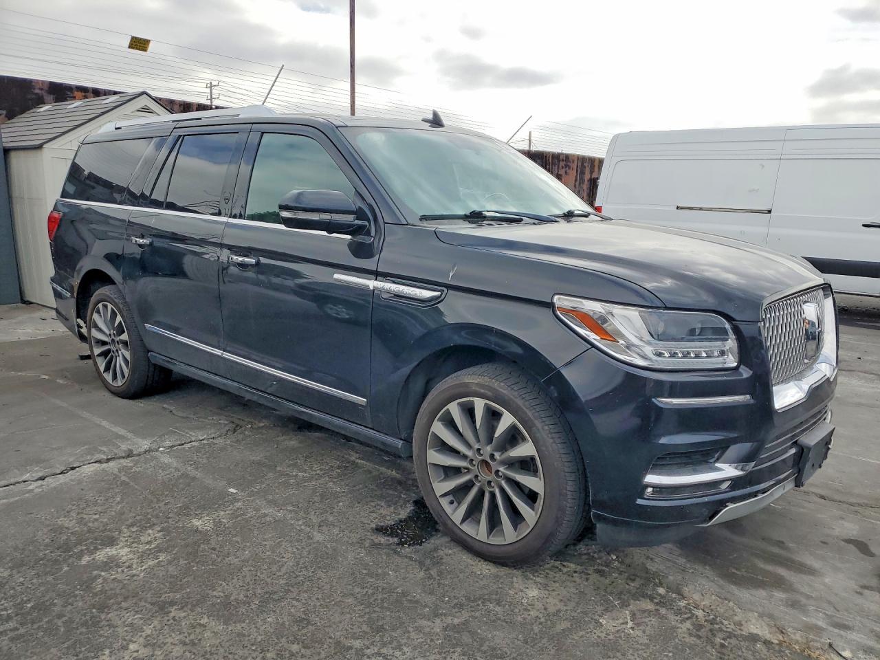 2019 Lincoln Navigator L Select - Image 4