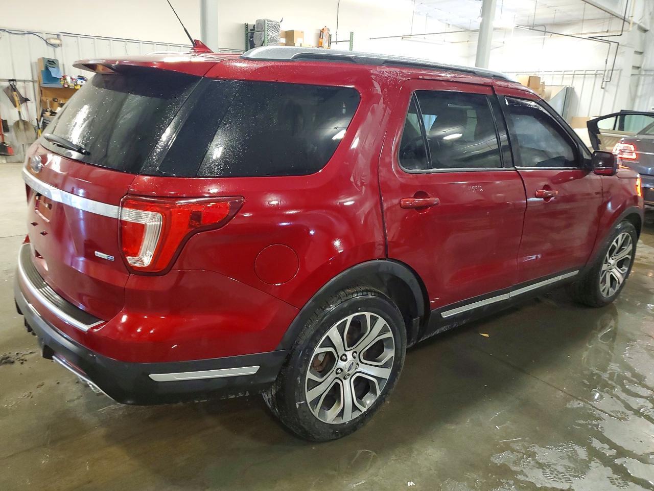 2019 Ford Explorer Platinum - Image 3