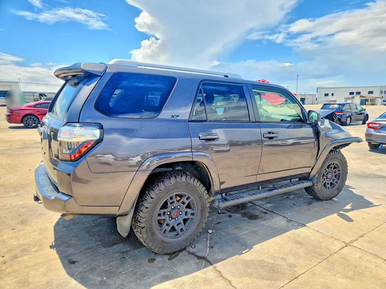 2018 Toyota 4Runner Sr5 - Image 3