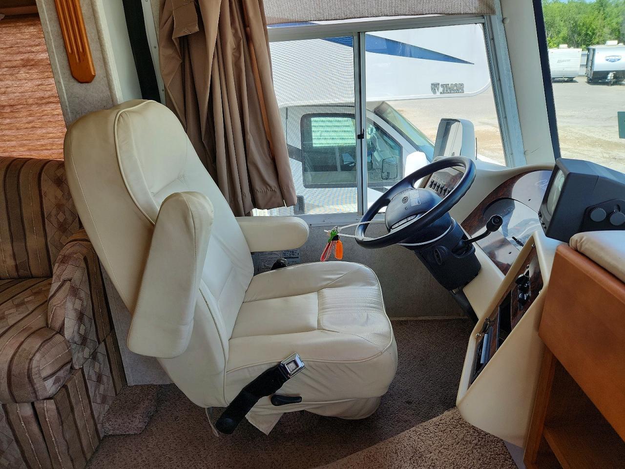 1999 Ford Challenger Rv - Фото 5