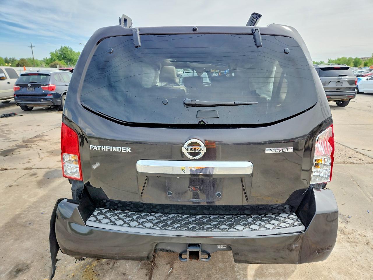 2011 Nissan Pathfinder S - Image 6