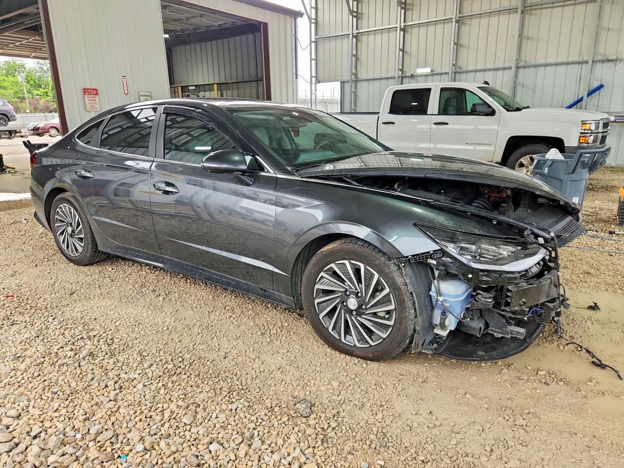 2023 Hyundai Sonata Hybrid Limited - Image 4