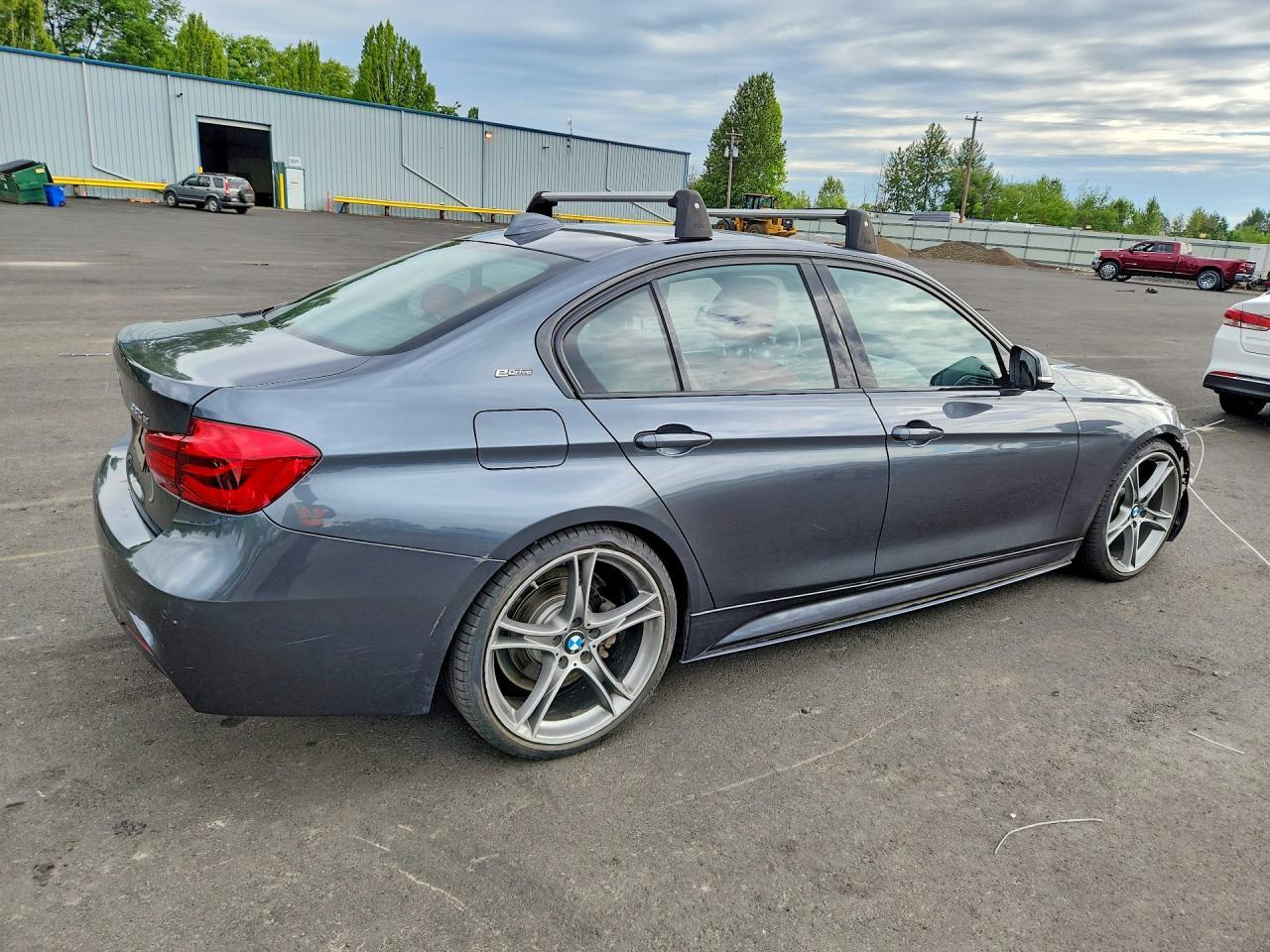 2017 BMW 330E - Фото 3