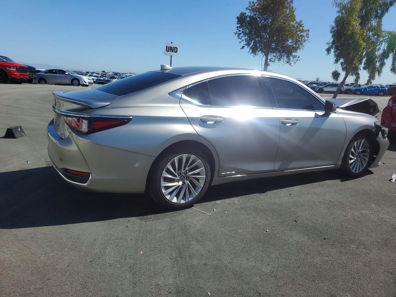 2019 Lexus Es 300H - Фото 3