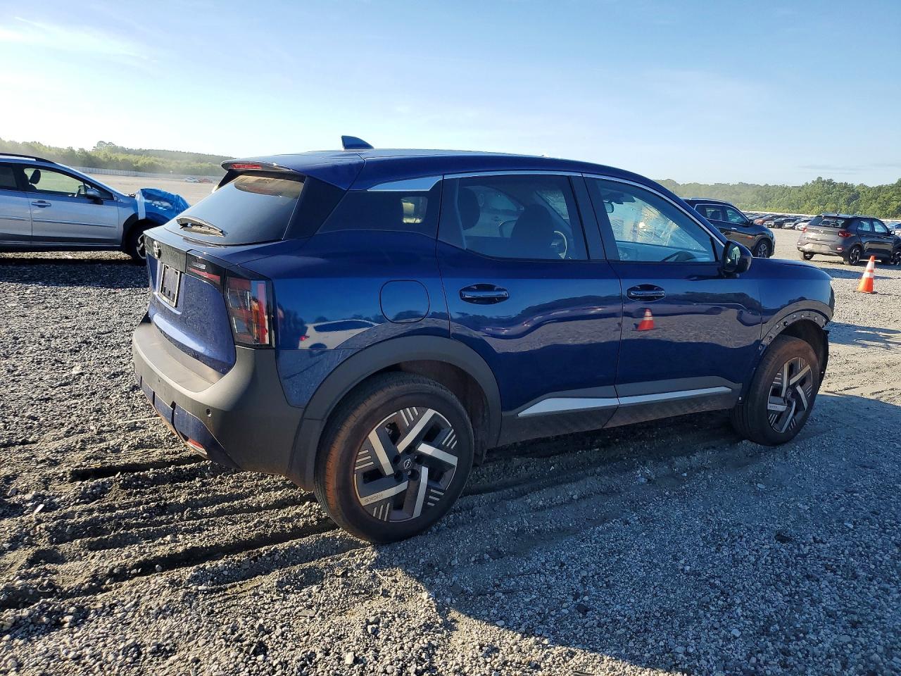 2025 Nissan Kicks Sv - Image 3