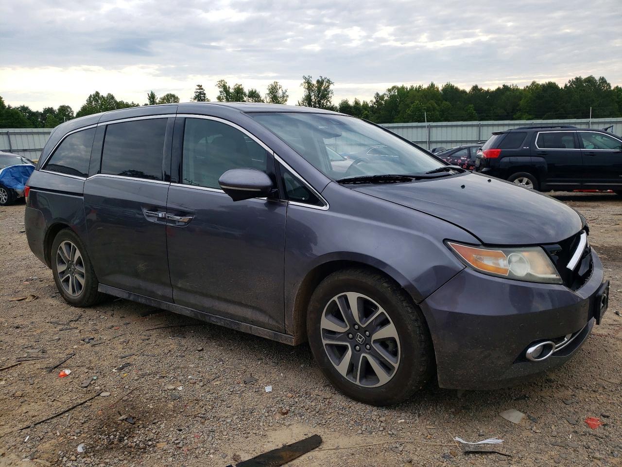 2015 Honda Odyssey Touring - Image 4