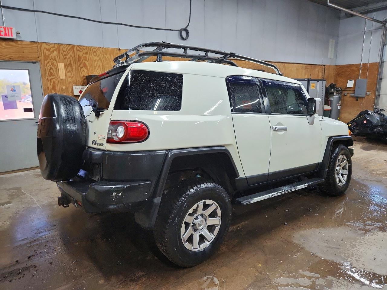 2014 Toyota Fj Cruiser Base - Image 3