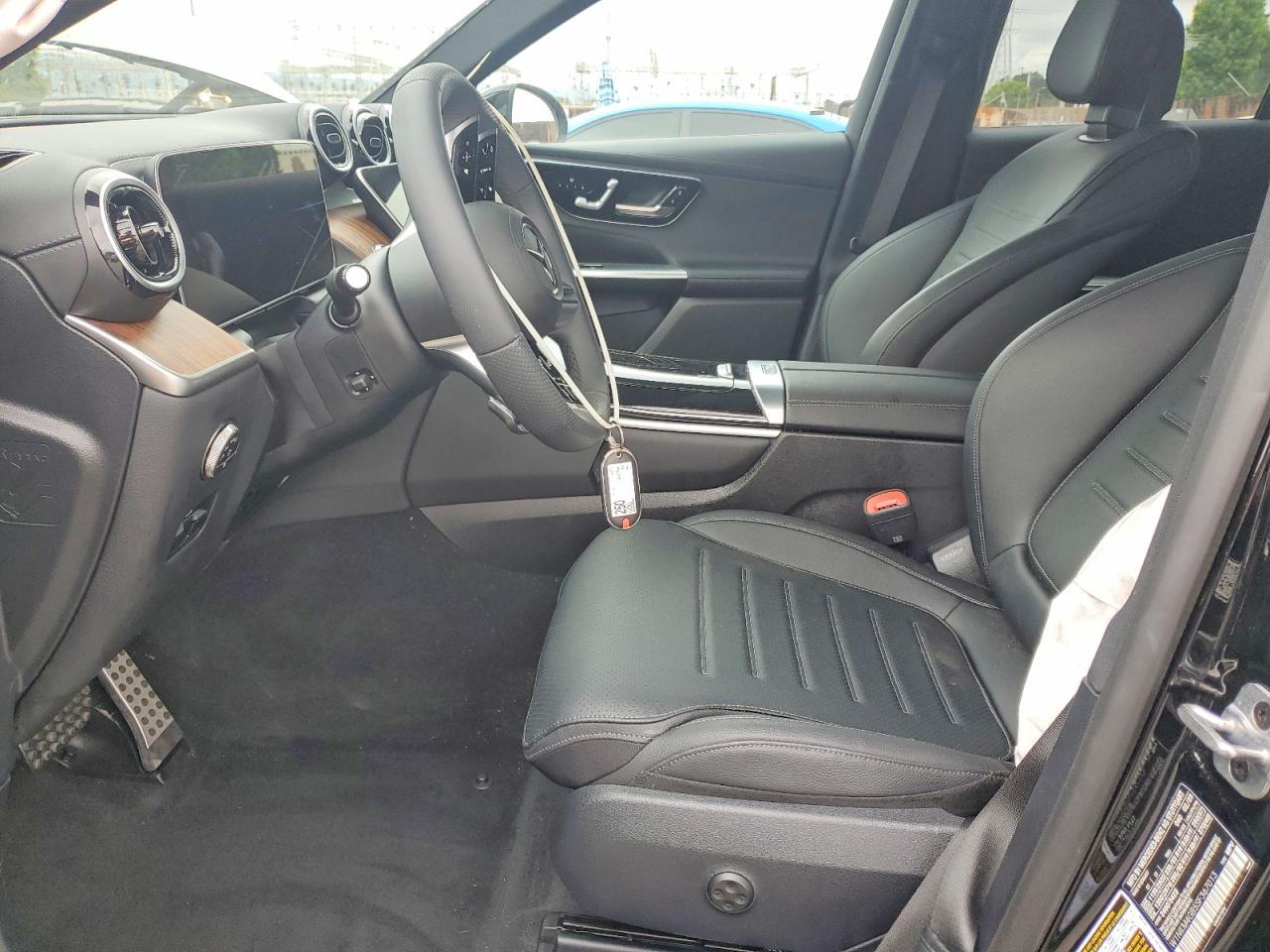 2025 Mercedes-Benz Glc 300 - Image 7