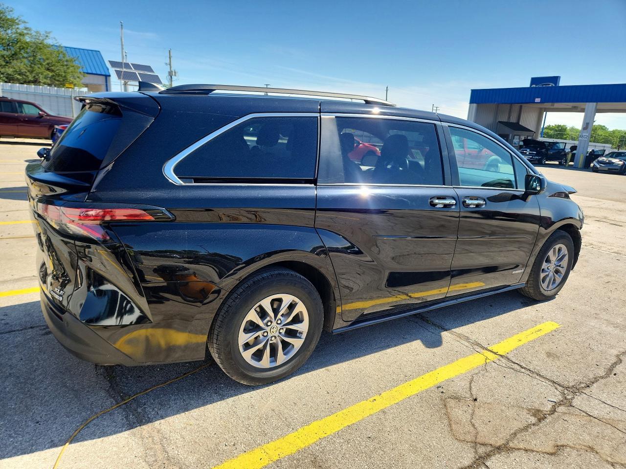 2021 Toyota Sienna Xle - Фото 3