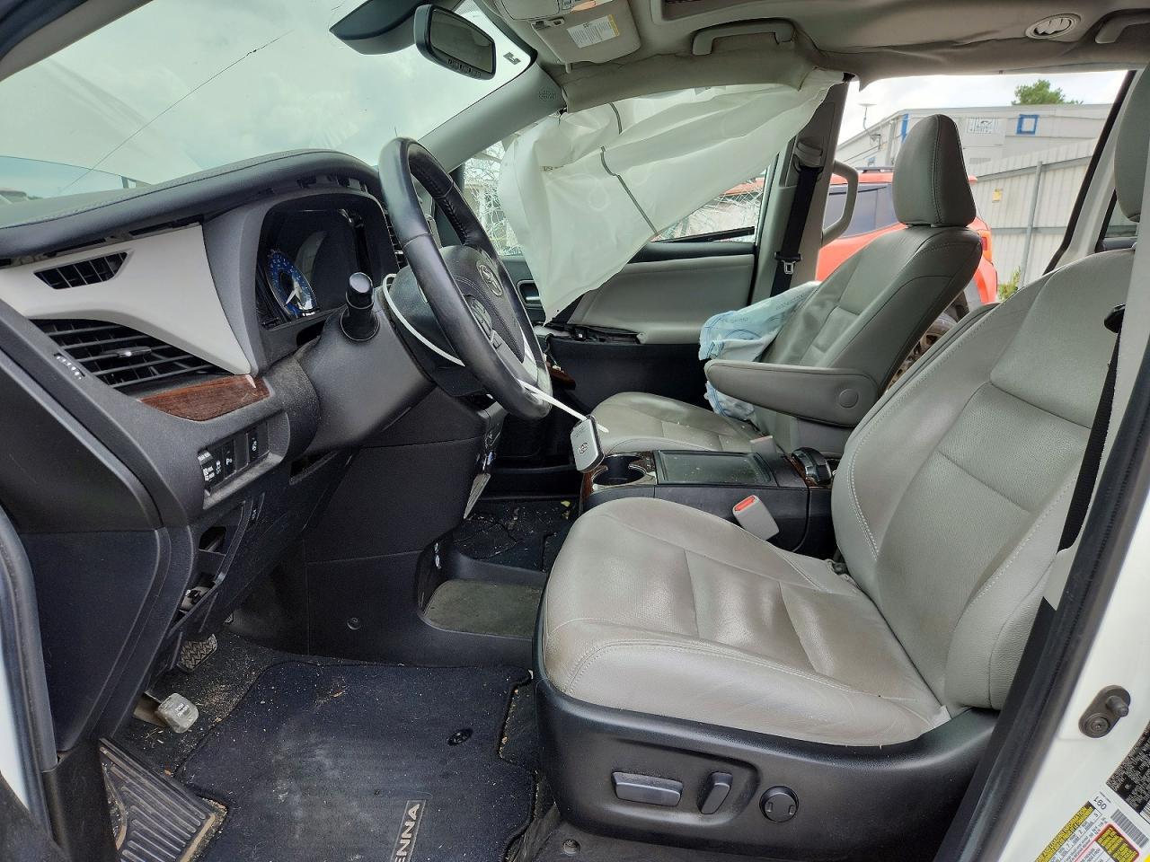 2019 Toyota Sienna Limited 7-Passenger - Фото 7