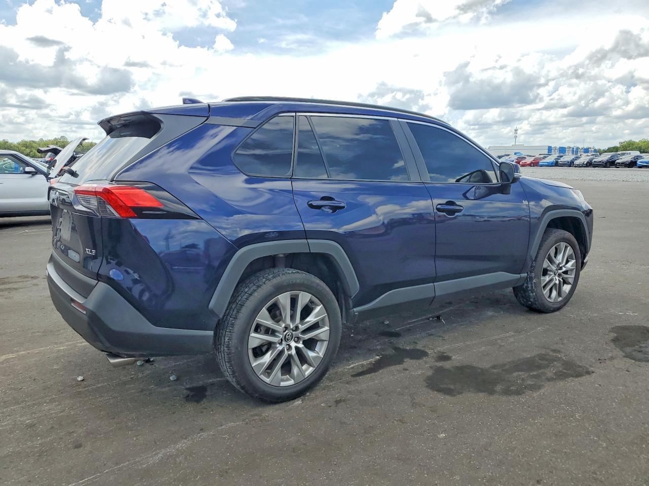2021 Toyota Rav4 Xle Premium - Фото 3