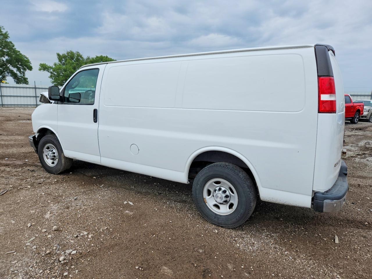 2019 Chevrolet Express G3500 - Image 2