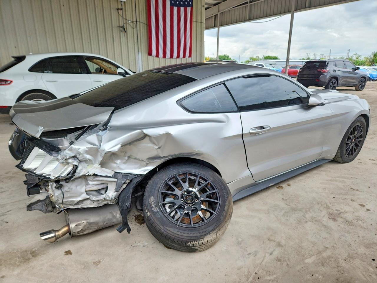 2017 Ford Mustang - Фото 3
