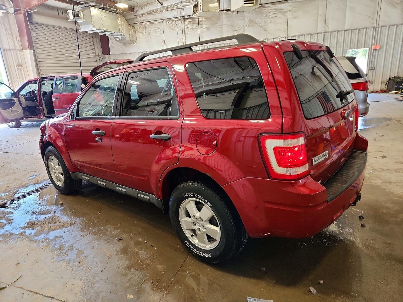2010 Ford Escape Xlt - Фото 2