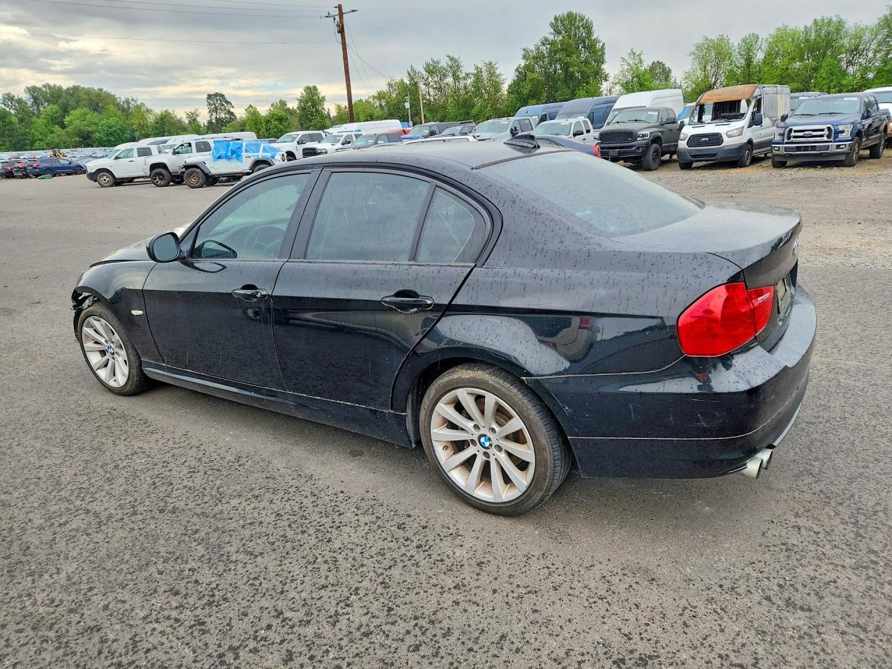 2011 BMW 328 I - Фото 2