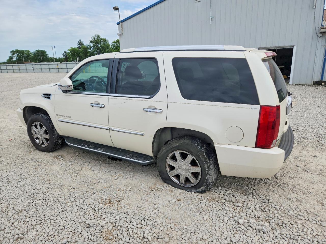 2007 Cadillac Escalade Luxury - Image 2