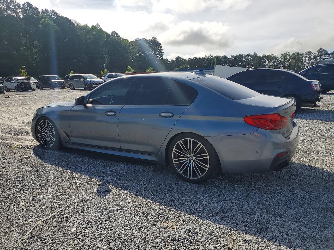 2018 BMW 5 Series - Фото 2