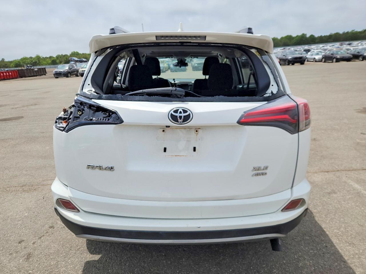 2017 Toyota Rav4 Le - Image 6