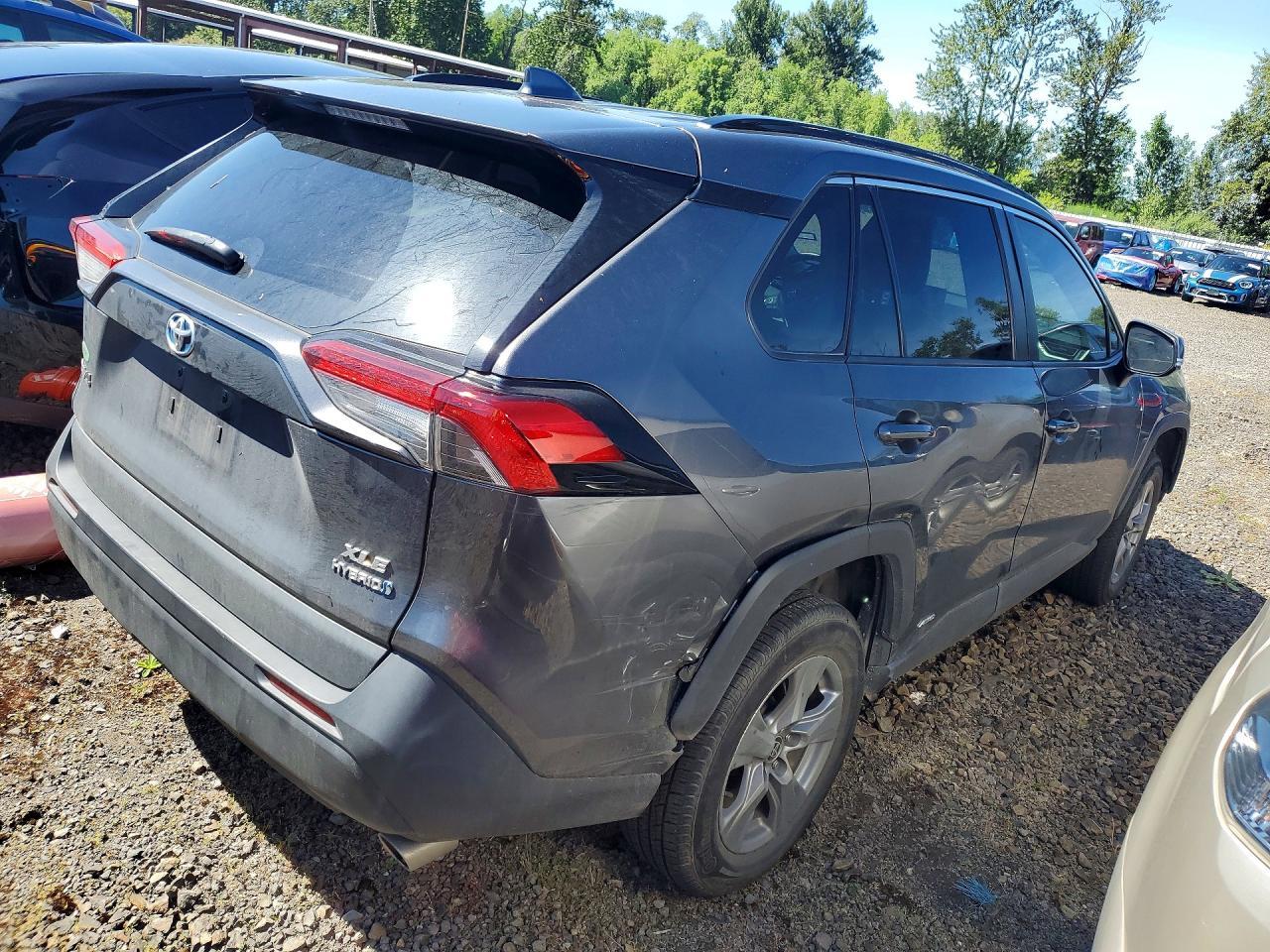 2022 Toyota Rav4 Xle - Image 3