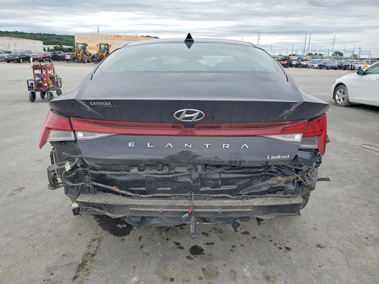 2023 Hyundai Elantra Limited - Фото 6