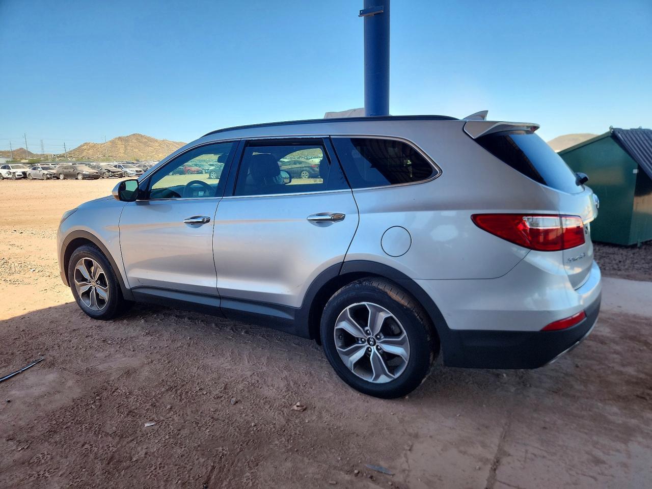 2015 Hyundai Santa Fe Gls - Image 2