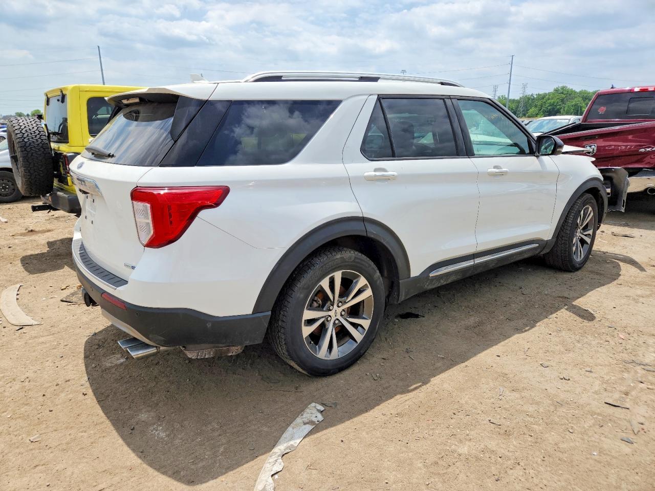2020 Ford Explorer Platinum - Image 4