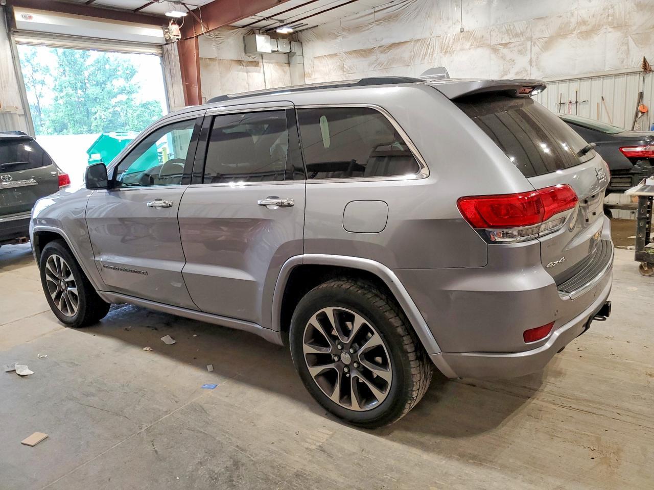 2017 Jeep Grand Cherokee Overland - Image 2