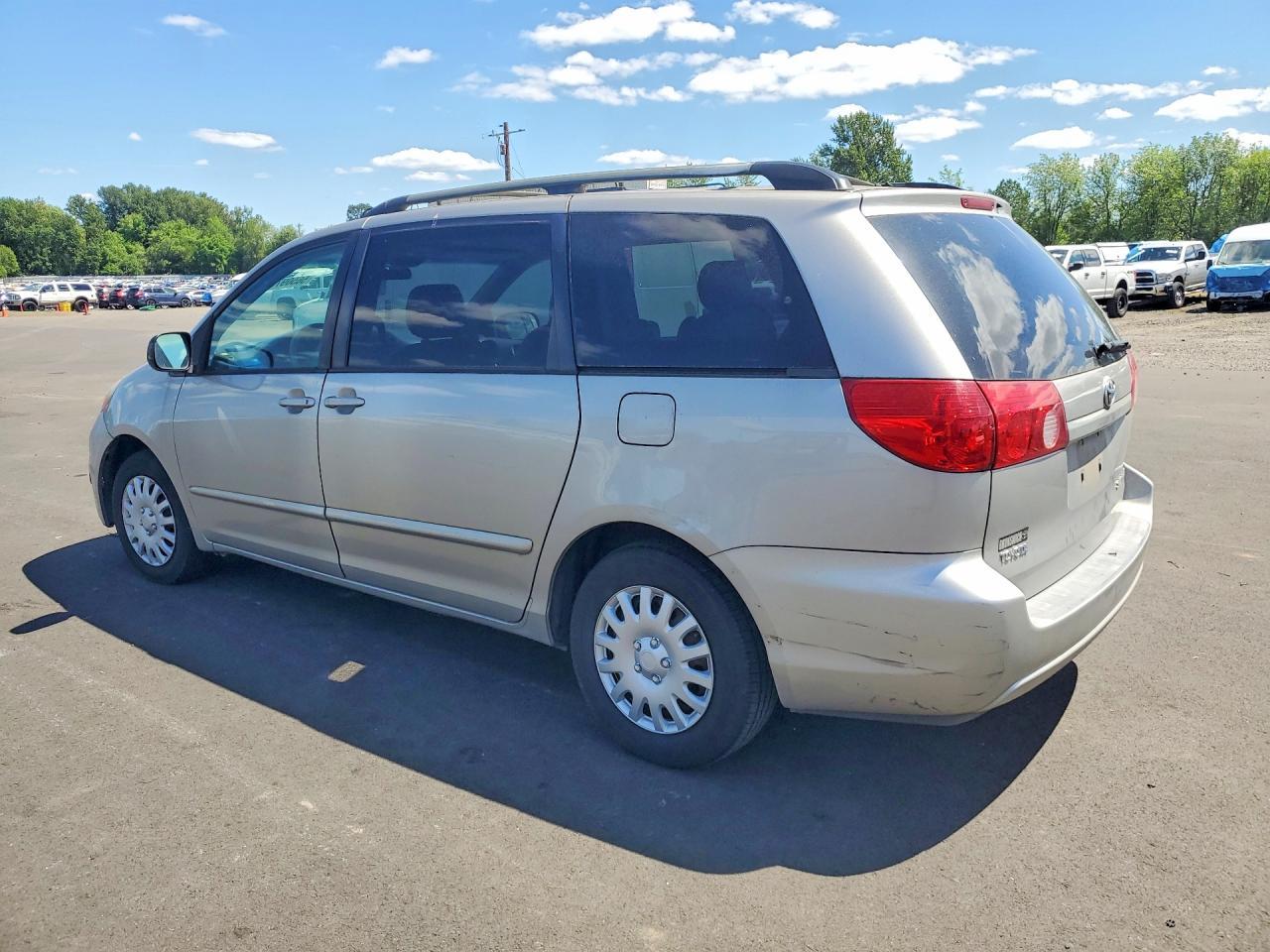 2006 Toyota Sienna Le 7 Passenger - Фото 2