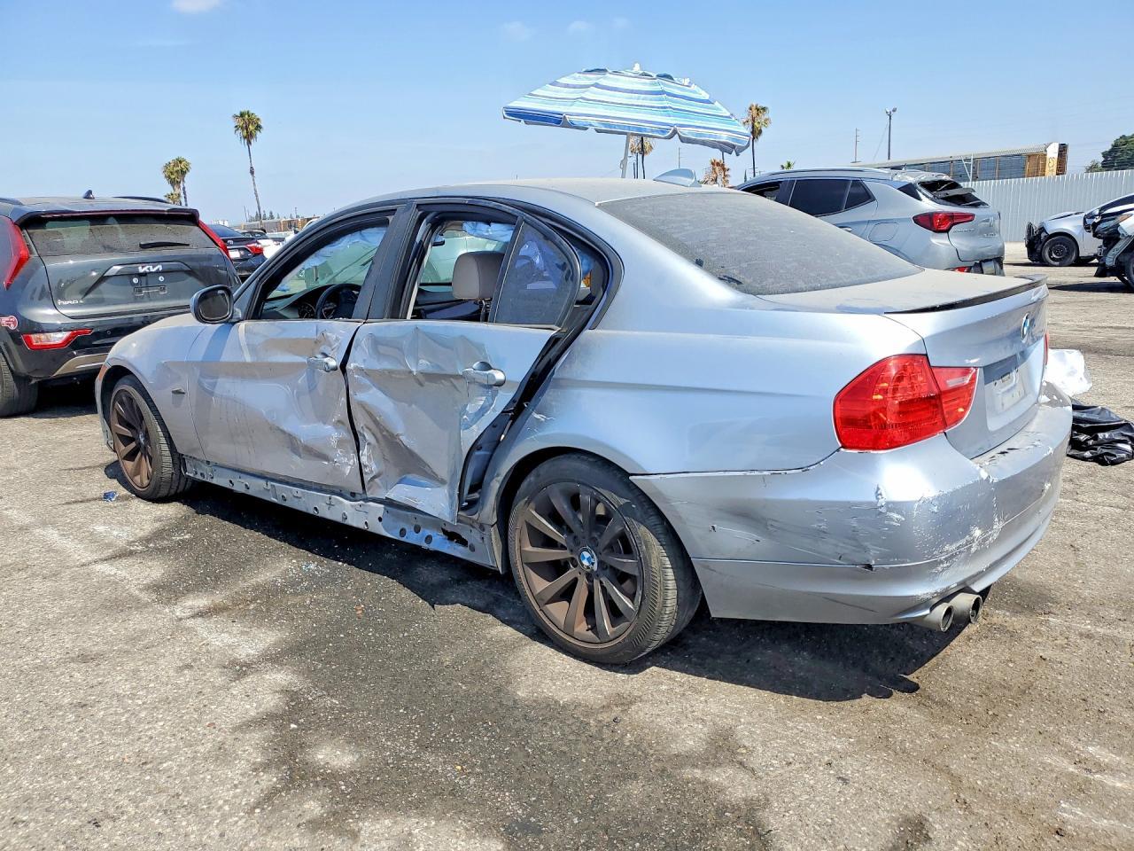 2011 BMW 328 I - Фото 2