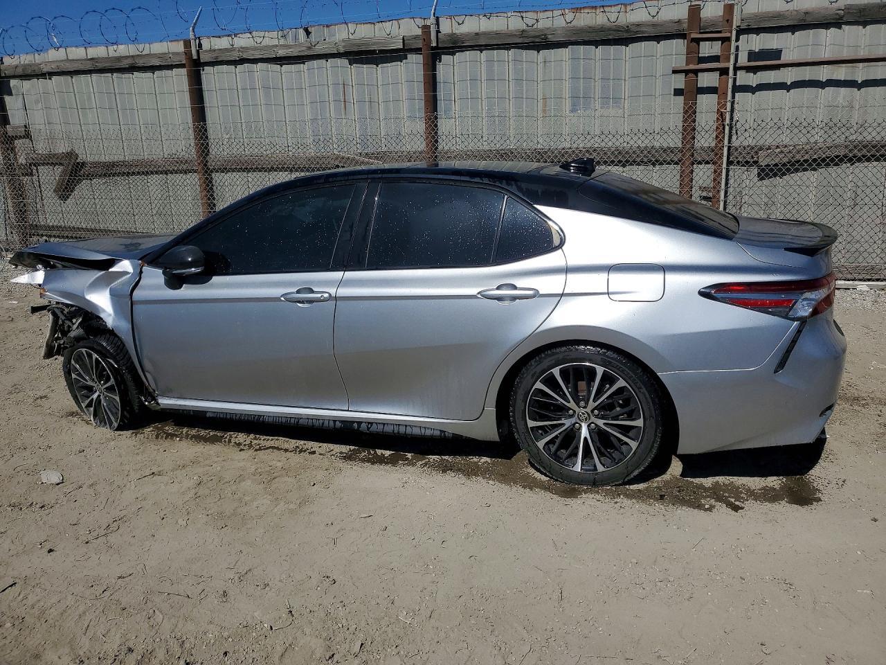 2019 Toyota Camry Xse - Фото 2