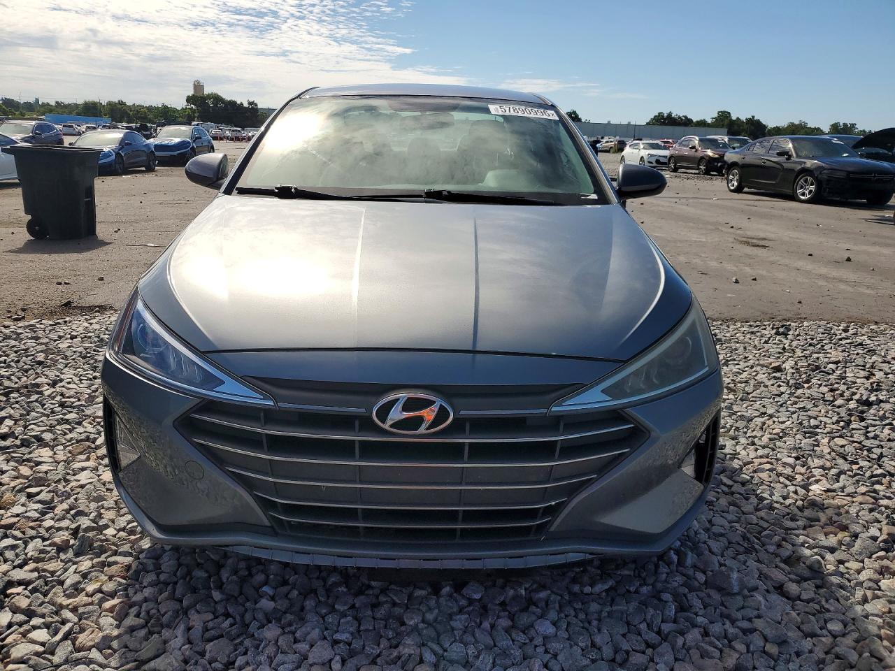 2019 Hyundai Elantra Se - Image 5