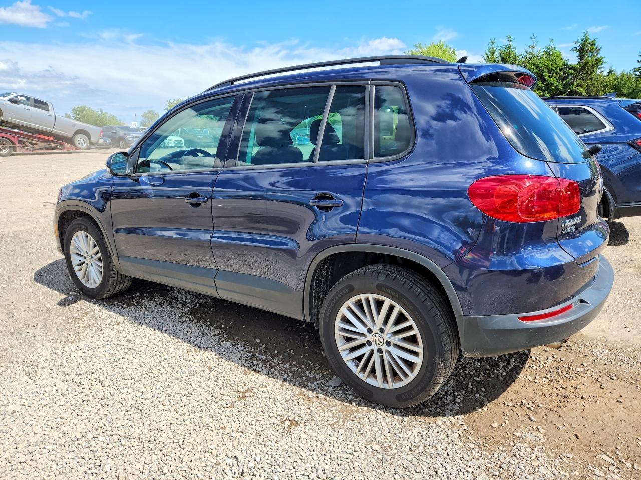 2015 Volkswagen Tiguan S - Фото 2