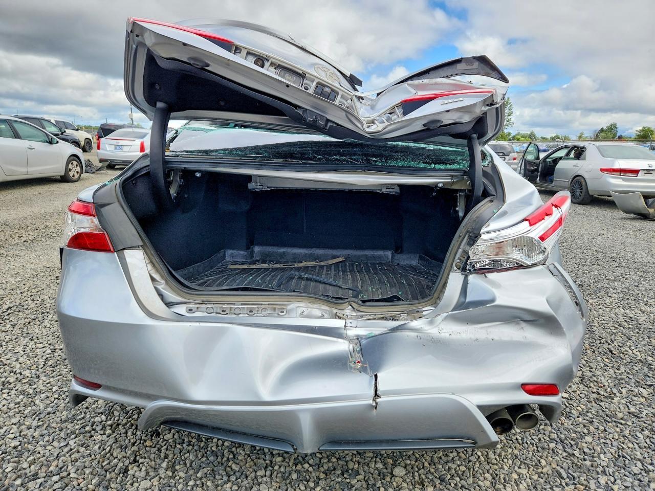 2020 Toyota Camry Se - Фото 6