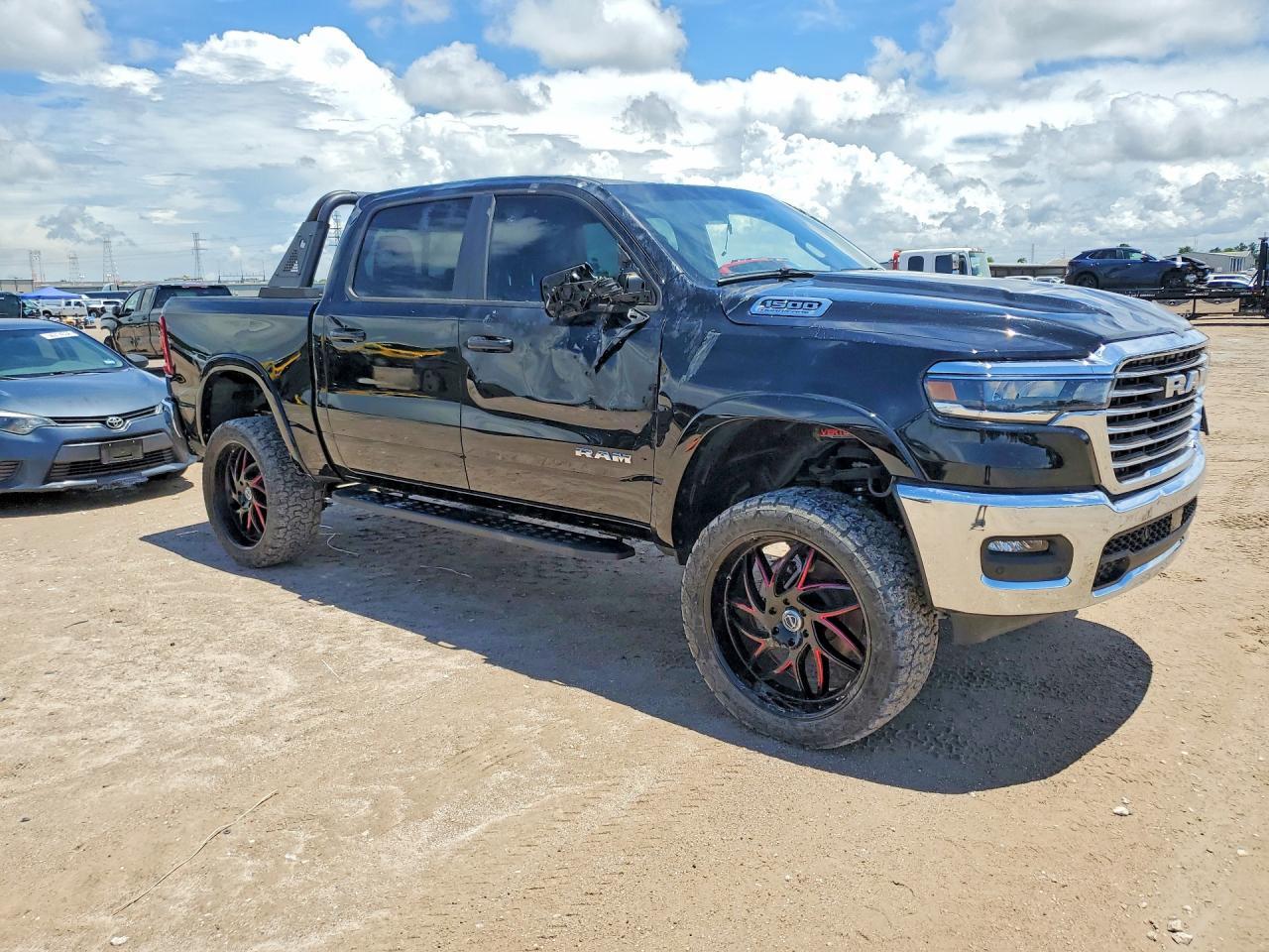 2026 Ram 1500 Laramie - Фото 4