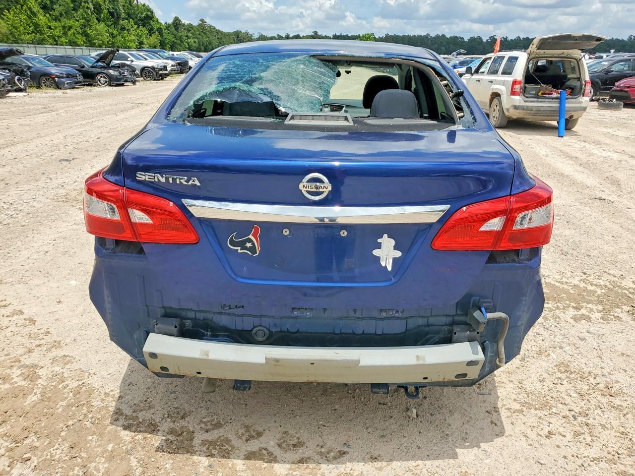 2016 Nissan Sentra S - Image 6