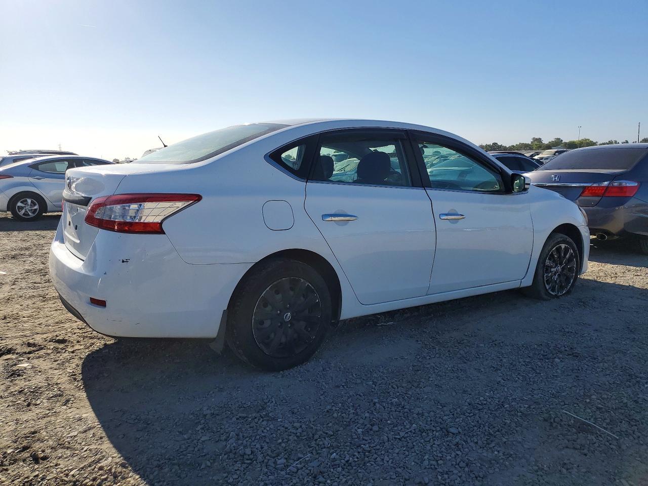 2015 Nissan Sentra S - Image 3