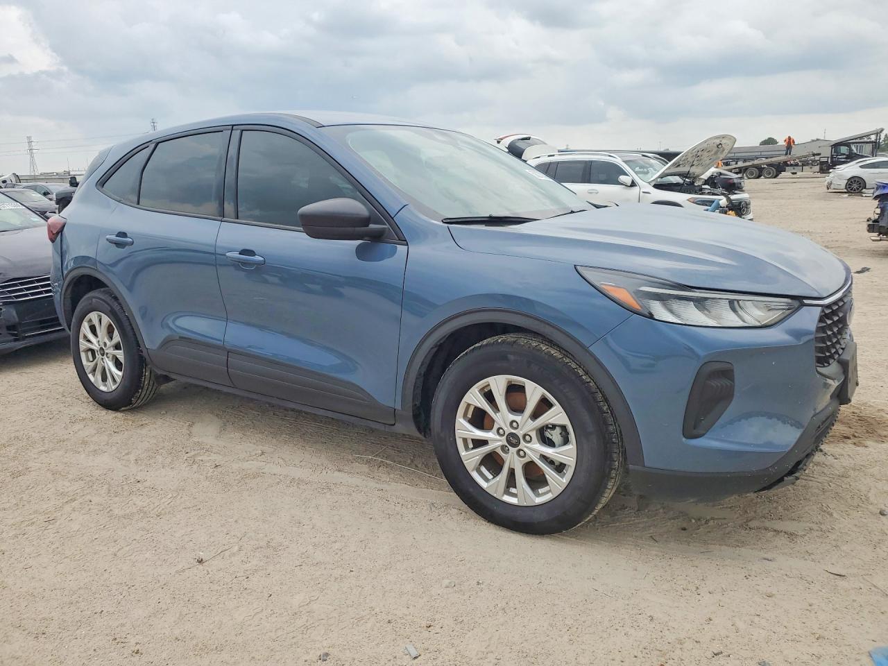 2025 Ford Escape Active - Image 4